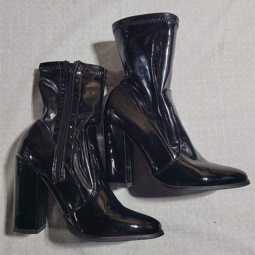 Forever 21 Black Patent Leather High Heeled Boots Side Zipper Womens Size 6.5 US